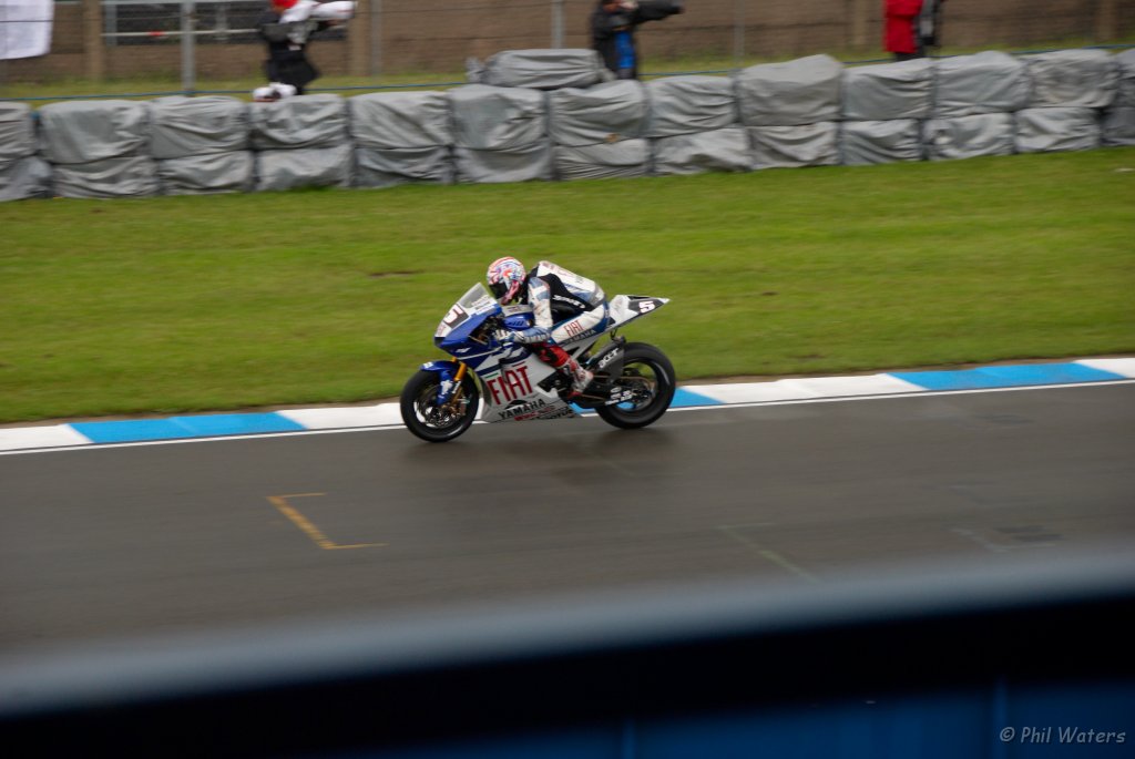 MotoGP_Donnington_24-6-07 135.jpg - Edwards - the early leader